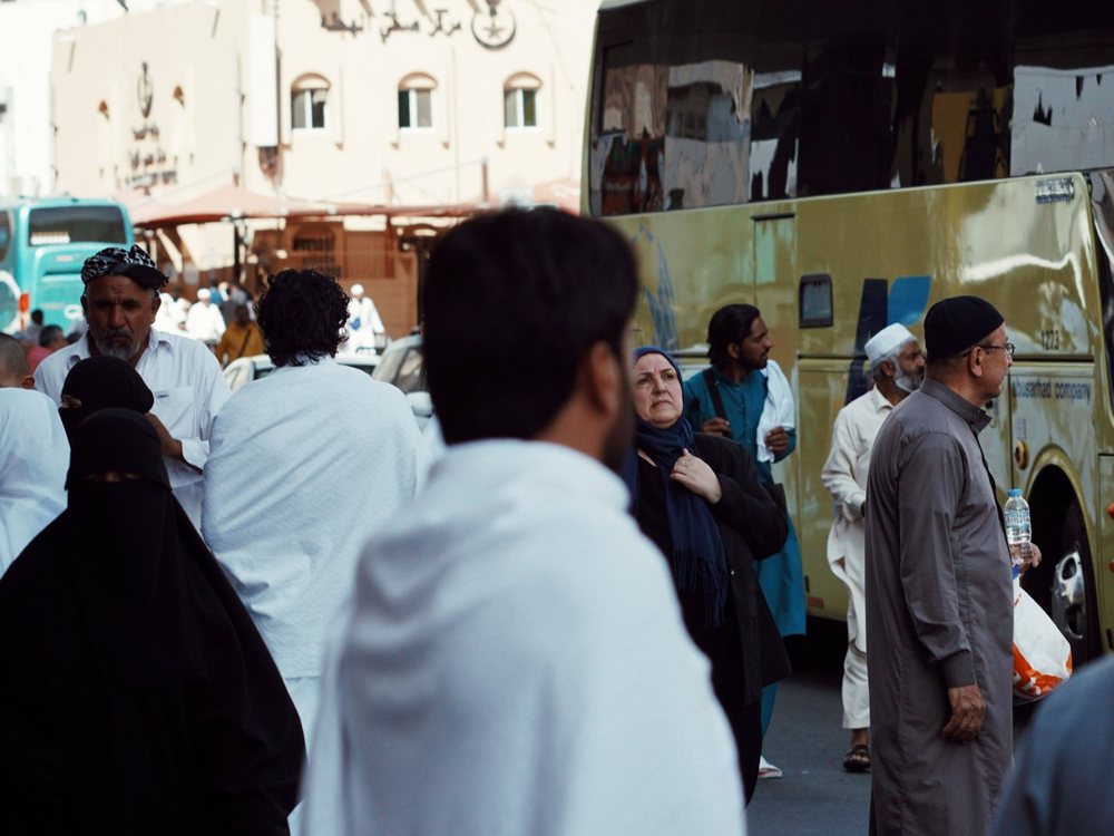 خدمة النقل من وإلى المطار